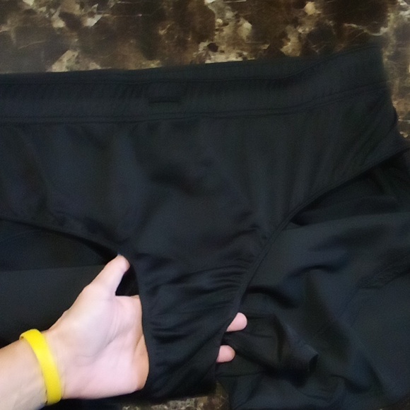 Core Running Shorts w pockets, built in panti styl liner + zippered pocket BLACK - Picture 5 of 15